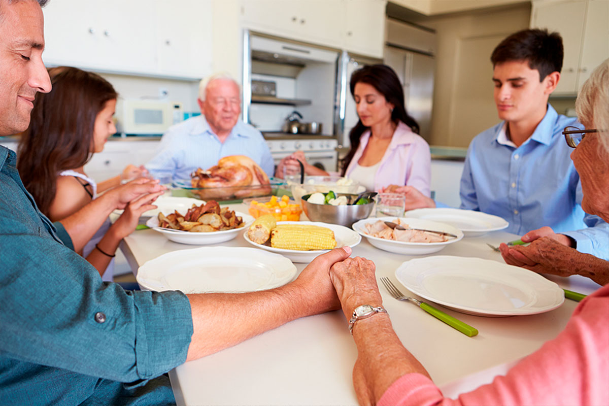 5 Maneras de Cómo Celebrar “Thanksgiving” al Estilo Latino